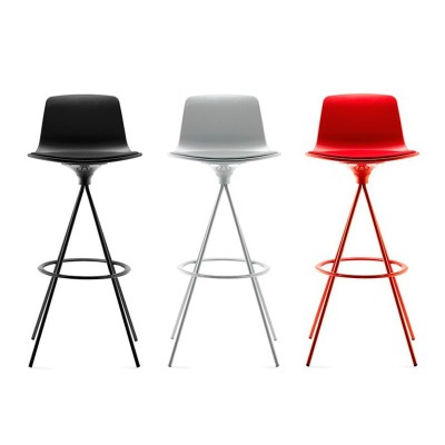 Taburete Lottus giratorio lacado de Enea en Moises Showroom Taburete Lottus giratorio lacado de Enea en Moises Showroom