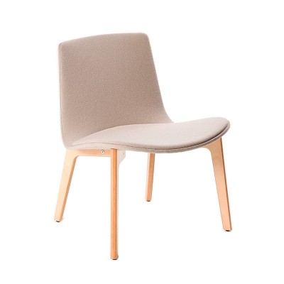 Butaca Lottus Wood Lounge con tapizado integral en Moises Showroom Butaca Lottus Wood Lounge con tapizado integral en Moises Showroom