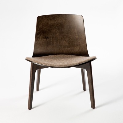 Butaca Lottus Lounge con asiento tapizado en Moises Showroom Butaca Lottus Lounge con asiento tapizado en Moises Showroom