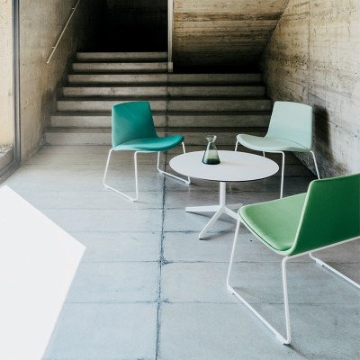 Upholstered Lottus armchair with Eneasled foot Upholstered Lottus armchair with Eneasled foot