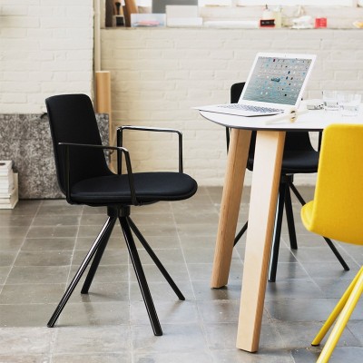 Silla Lotus High Spin de Enea en versión tapizado integral y brazos Silla Lotus High Spin de Enea en versión tapizado integral y brazos