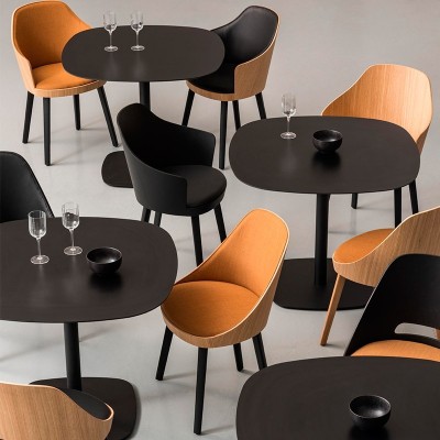 Silla Kaiak de Enea con asiento tapizado en Moises Showroom Silla Kaiak de Enea con asiento tapizado en Moises Showroom