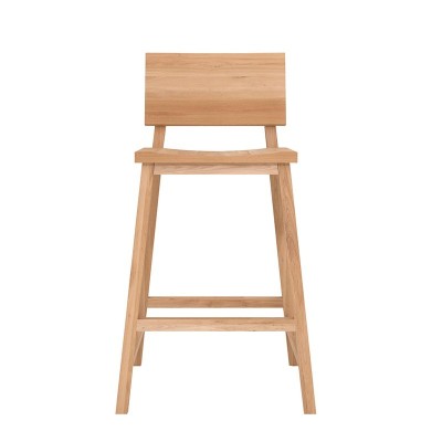 Taburete N3 de Ethnicraft en Moises Showroom Taburete N3 de Ethnicraft en Moises Showroom