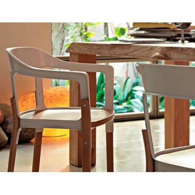 Chaise en bois d’acier par Magis Chaise en bois d’acier par Magis