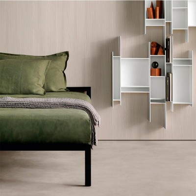 Cama Aluminium Bed lacada de MDF Italia en Moises Showroom Cama Aluminium Bed lacada de MDF Italia en Moises Showroom
