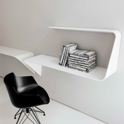 Estante y escritorio colgante Mamba de MDF Italia en Moises Showroom Estante y escritorio colgante Mamba de MDF Italia en Moises Showroom