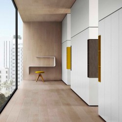 Estante y escritorio colgante Mamba de MDF Italia en Moises Showroom Estante y escritorio colgante Mamba de MDF Italia en Moises Showroom