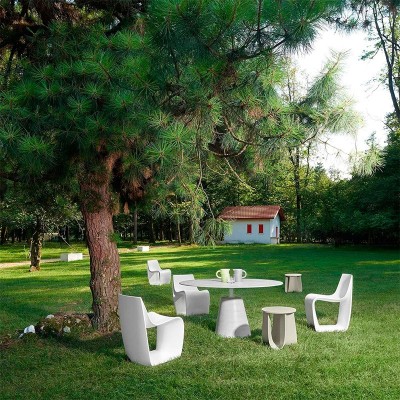 Silla de exterior Sign Matt de MDF en Moises Showroom Silla de exterior Sign Matt de MDF en Moises Showroom