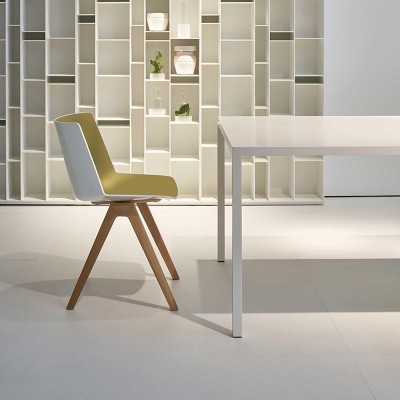 Sedia Aïku bicolore con base in legno MDF Italia Sedia Aïku bicolore con base in legno MDF Italia