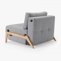 Butaca Cubed 90 de Innovation con pata de madera en Moises Showroom Butaca Cubed 90 de Innovation con pata de madera en Moises Showroom