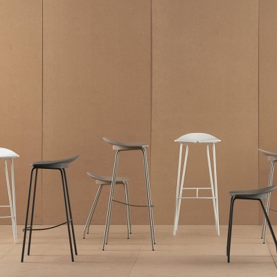 Taburete ANT de Ondarreta en Moises Showroom Taburete ANT de Ondarreta en Moises Showroom