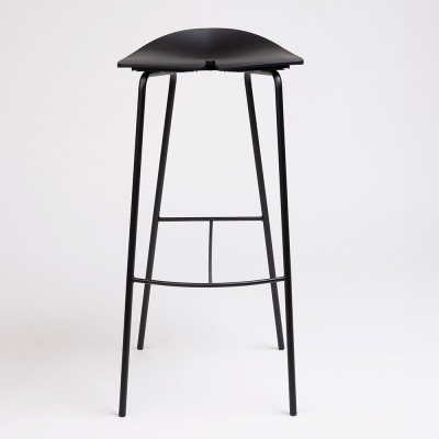 Taburete ANT de Ondarreta en Moises Showroom Taburete ANT de Ondarreta en Moises Showroom