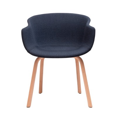 Silla Bai de Ondarreta con patas de madera y tapizado integral Silla Bai de Ondarreta con patas de madera y tapizado integral