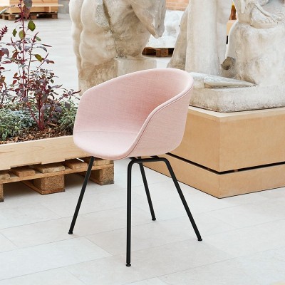 Silla AAC 27 tapizada de HAY en Moises Showroom