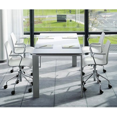 Cadeira Maui com rodas e braços Kartell Cadeira Maui com rodas e braços Kartell