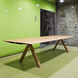Mesa Table B Wood de BD Barcelona en Moises Showroom Mesa Table B Wood de BD Barcelona en Moises Showroom