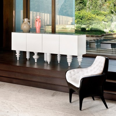 Aparador Showtime Multileg de BD Barcelona diseñado por Jaime Hayon en Moises Showroom Aparador Showtime Multileg de BD Barcelona diseñado por Jaime Hayon en Moises Showroom