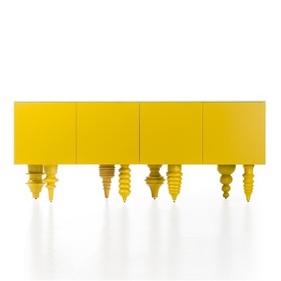Aparador Showtime Multileg de BD Barcelona diseñado por Jaime Hayon en Moises Showroom Aparador Showtime Multileg de BD Barcelona diseñado por Jaime Hayon en Moises Showroom