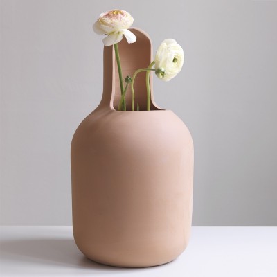 Jarrón Gardenias de Jaime Hayon para BD Barcelona en Moises Showroom