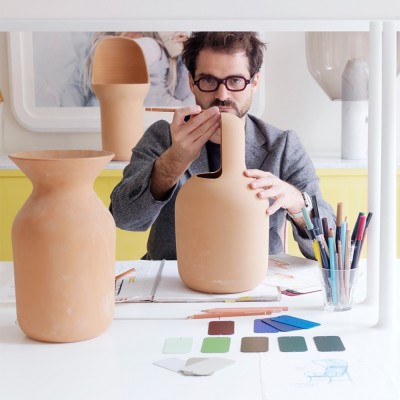 Jarrón Gardenias de Jaime Hayon para BD Barcelona en Moises Showroom