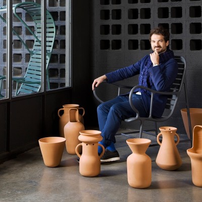 Jarrón Gardenias de Jaime Hayon para BD Barcelona en Moises Showroom Jarrón Gardenias de Jaime Hayon para BD Barcelona en Moises Showroom