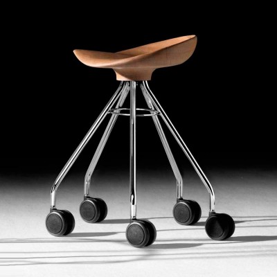 Taburete bajo con ruedas Jamaica de BD Barcelona en Moises Showroom Taburete bajo con ruedas Jamaica de BD Barcelona en Moises Showroom