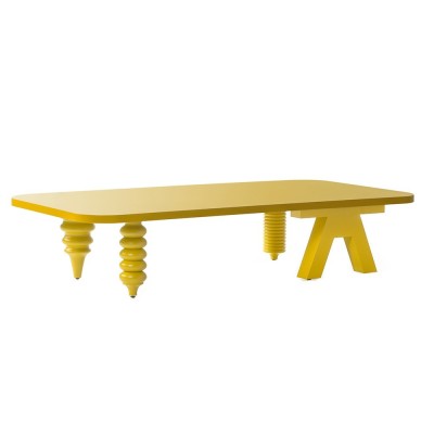 Mesa baja Multileg lacada de BD Barcelona en Moises Showroom