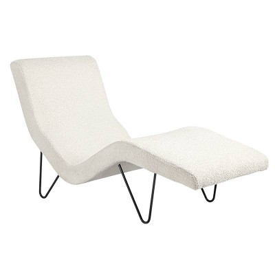 GMG Chaise longue de Gubi en Moises Showroom GMG Chaise longue de Gubi en Moises Showroom