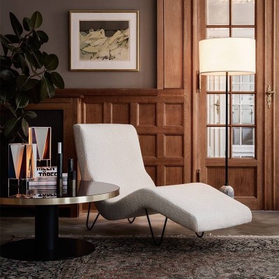 GMG Chaise longue de Gubi en Moises Showroom GMG Chaise longue de Gubi en Moises Showroom