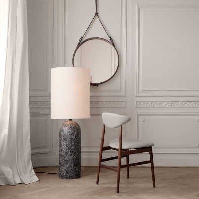 Lámpara de pie Gravity Floor Lamp XL de Gubi en Moises Showroom Lámpara de pie Gravity Floor Lamp XL de Gubi en Moises Showroom