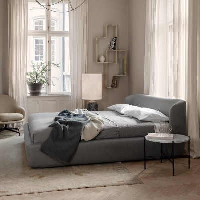 Lámpara de pie Gravity Floor Lamp XL de Gubi en Moises Showroom Lámpara de pie Gravity Floor Lamp XL de Gubi en Moises Showroom