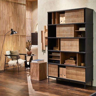 Estantería Oscar en Teca con 5 puertas correderas de Ethnicraft en Moises Showroom Estantería Oscar en Teca con 5 puertas correderas de Ethnicraft en Moises Showroom