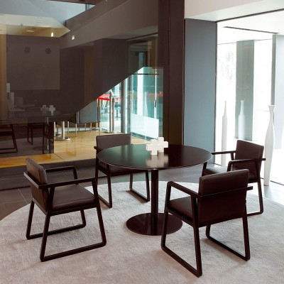Silla con brazos Midori de Sancal en Moises Showroom Silla con brazos Midori de Sancal en Moises Showroom