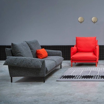 Sofá Alpino con brazo solapa de Sancal en Moises Showroom Sofá Alpino con brazo solapa de Sancal en Moises Showroom