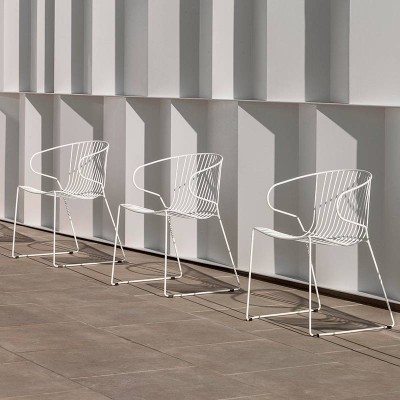 Silla Bolonia con brazos de Isimar en Moises Showroom Silla Bolonia con brazos de Isimar en Moises Showroom