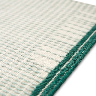 Kilim Backstitch Calm color verde de Gan Rugs en Moises Showroom Kilim Backstitch Calm color verde de Gan Rugs en Moises Showroom