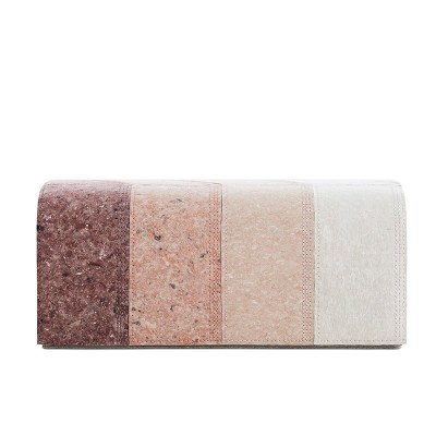 Puf Nuances Burgundy de Gan Rugs en Moises Showroom Puf Nuances Burgundy de Gan Rugs en Moises Showroom