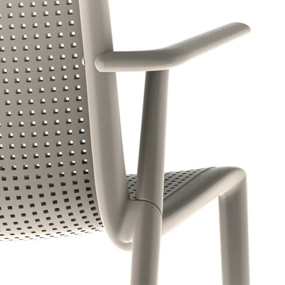 Silla Beekat con brazos de Resol en Moises Showroom Silla Beekat con brazos de Resol en Moises Showroom