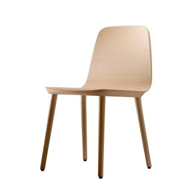 Silla Bisell de madera de la firma Treku en Moises Showroom Silla Bisell de madera de la firma Treku en Moises Showroom