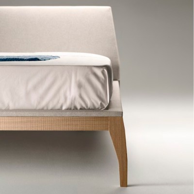 Cama Bel tapizada de treku en Moises Showroom Cama Bel tapizada de treku en Moises Showroom
