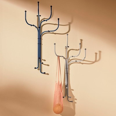Perchero Coat Tree de pared ambientado Fritz Hansen Perchero Coat Tree de pared ambientado Fritz Hansen