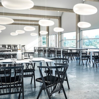 Comedor con Lámpara de suspensión avion de la marca fritz hansen