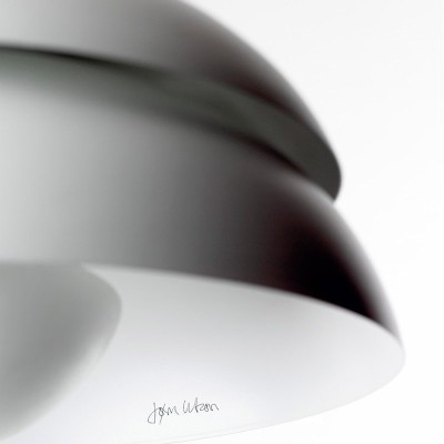 Lámpara Concert p1 en detalle firmada por su diseñador Jorn Utzon en color blanco Lámpara Concert p1 en detalle firmada por su diseñador Jorn Utzon en color blanco