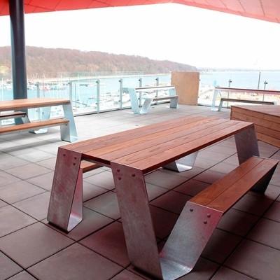 Ambiente Mesa Hopper Picnic madera iroko color galvanizado de Extremis Ambiente Mesa Hopper Picnic madera iroko color galvanizado de Extremis