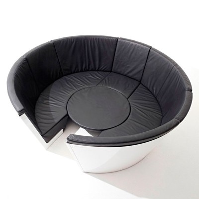 Mesa Kosmos low sillones bajos de cuero natural de color negro y mesa ajustable de Extremis disponible en Moisés Showroom Mesa Kosmos low sillones bajos de cuero natural de color negro y mesa ajustable de Extremis disponible en Moisés Showroom