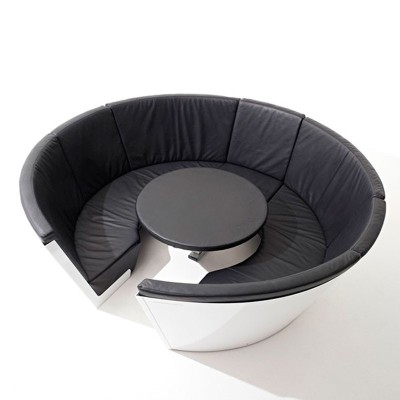 Mesa Kosmos low sillones bajos de cuero natural color negro mesa fija de Extremis disponible en Moisés Showroom Mesa Kosmos low sillones bajos de cuero natural color negro mesa fija de Extremis disponible en Moisés Showroom