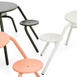 Detalle asiento y patas Mesas Virus Extremis disponibles en Moisés Showroom Detalle asiento y patas Mesas Virus Extremis disponibles en Moisés Showroom