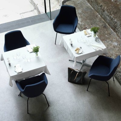 Silla Little Giraffe de Fritz Hansen en Moises Showroom ambiente 2 Silla Little Giraffe de Fritz Hansen en Moises Showroom ambiente 2