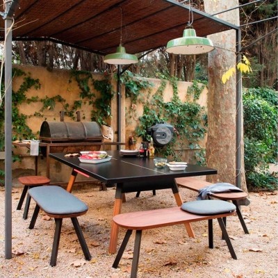 Ambiente exterior con Mesa de Ping pong color negro You and me de RS Barcelona. Disponible en Moisés Showroom Ambiente exterior con Mesa de Ping pong color negro You and me de RS Barcelona. Disponible en Moisés Showroom