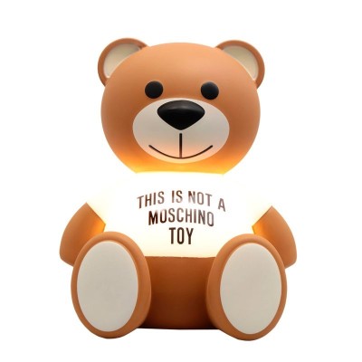 Lámpara de mesa osito TOY Moschino de Kartell. Disponible en Moisés Showroom Lámpara de mesa osito TOY Moschino de Kartell. Disponible en Moisés Showroom